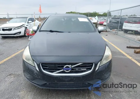 2013 Volvo S60 T6/T6 Platinum/T6 Premier Plus/T6 R-Design/T6 R-Design Platinum z USA, uszkodzony, nr VIN YV1902FHXD1216271